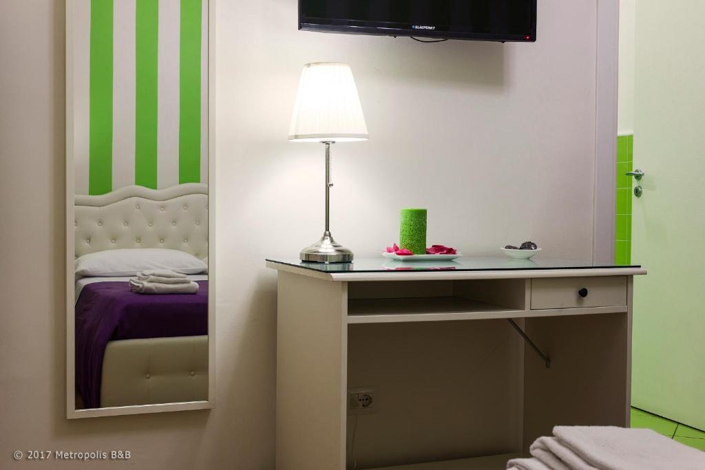 TV a/nebo společenská místnost v ubytování Metropolis B&B