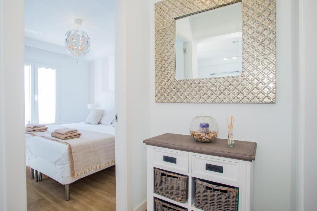 Postel nebo postele na pokoji v ubytování Flower beach suites 17