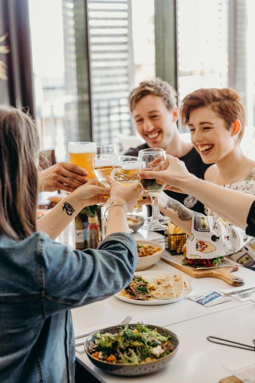 Nags Head Hotel - Resim 21