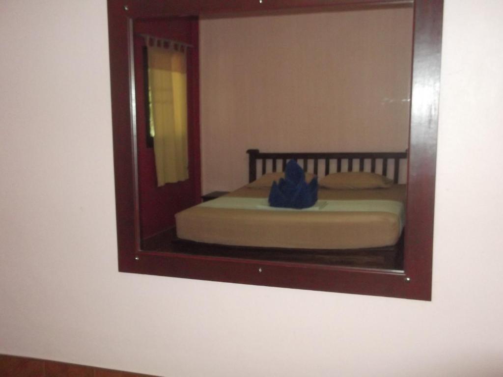 Postel nebo postele na pokoji v ubytování Lanta Bee Garden Bungalow SHA Extra Plus