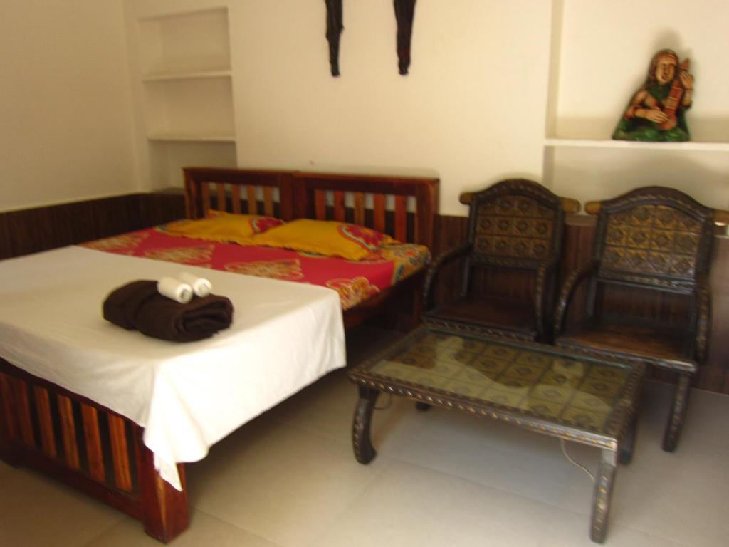 Postel nebo postele na pokoji v ubytování Atithi Guest House Pushkar