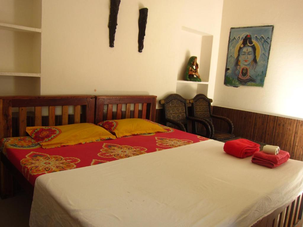 Postel nebo postele na pokoji v ubytování Atithi Guest House Pushkar