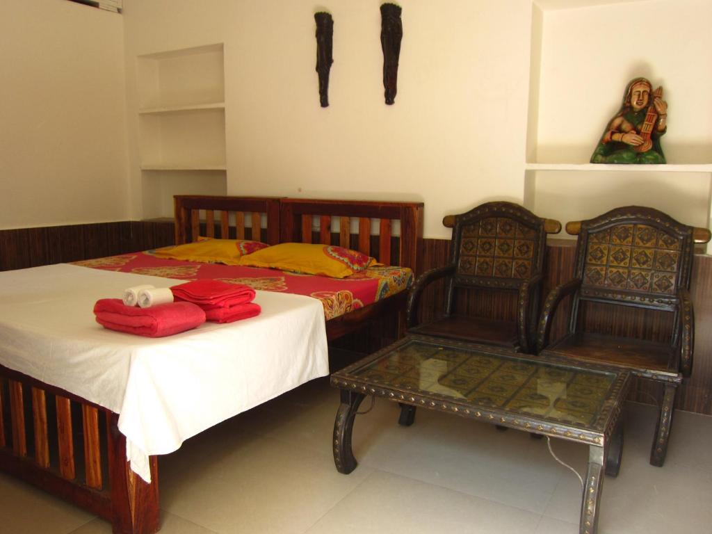 Postel nebo postele na pokoji v ubytování Atithi Guest House Pushkar