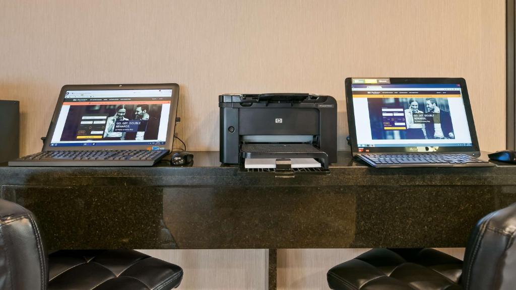 ベストウエスタン　エアポートインにあるテレビまたはエンターテインメントセンター