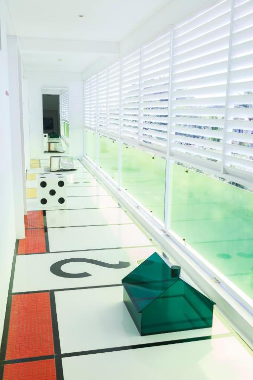 TV a/nebo společenská místnost v ubytování Chill Hotel Seminyak