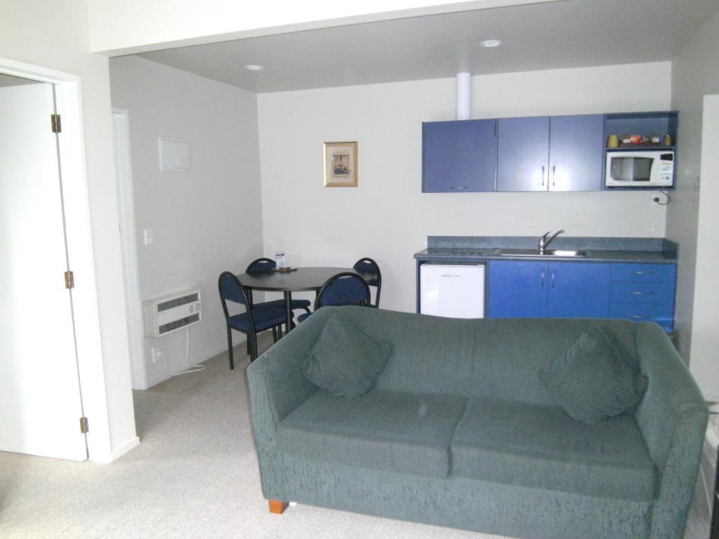 Kuchyň nebo kuchyňský kout v ubytování Anchorage Motel Apartments