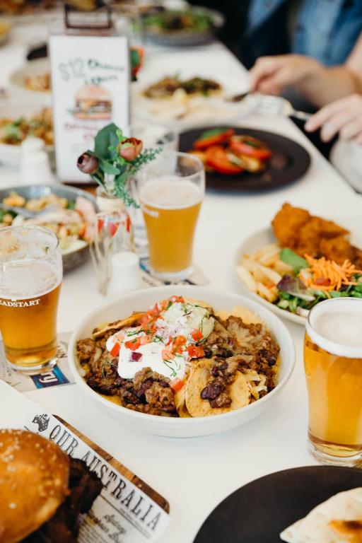 Nags Head Hotel - Resim 16