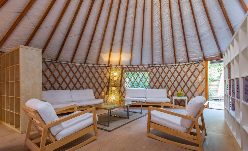 Club Agia Anna - Tienda De Firma (Big Yurt)