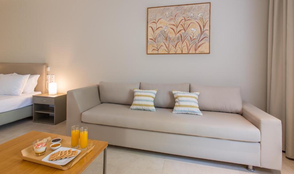 Club Agia Anna - Sala Familiar Con Balcón