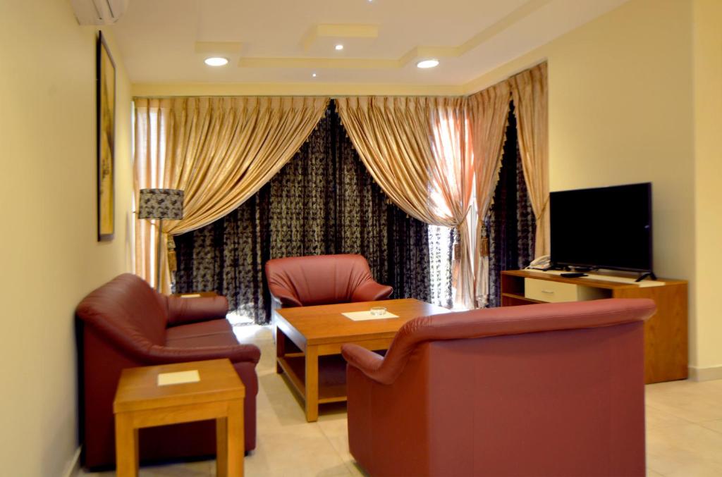 TV a/nebo společenská místnost v ubytování Public Security Hotel & Chalets