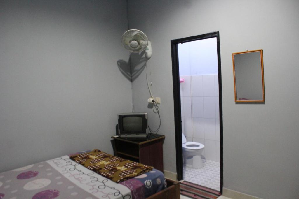 Penginapan Artha - Standard Double Or Twin Room