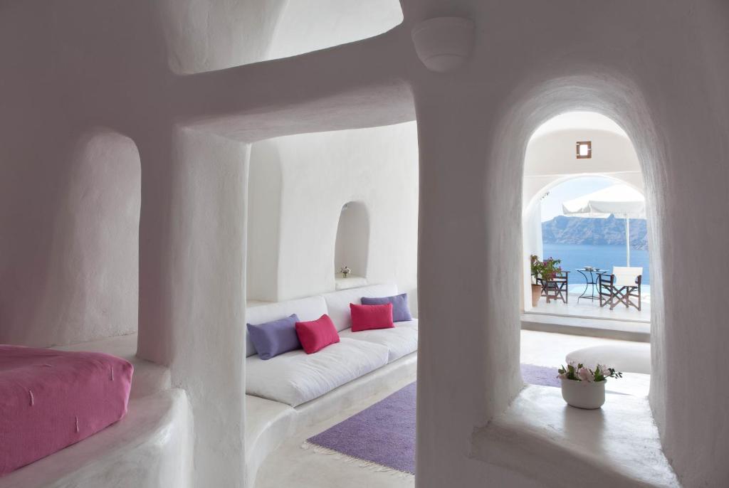Rúm í herbergi á Perivolas Hotel