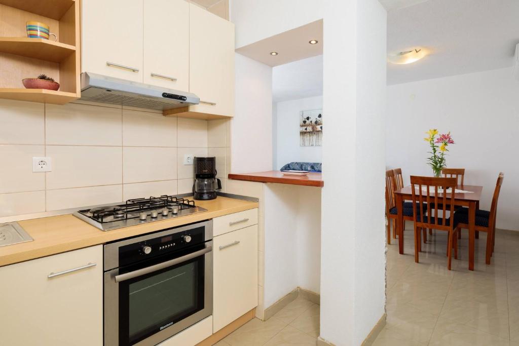 Kuchyň nebo kuchyňský kout v ubytování Pavao Apartments