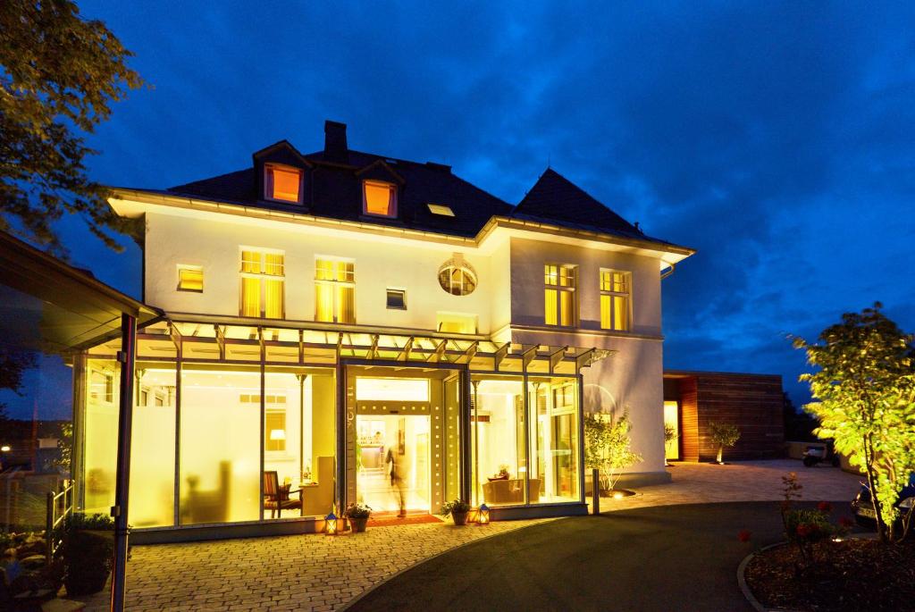 Hotel Villa Hügel Trier – Wellnesshotel & entspannte Outdoor-Atmosphäre