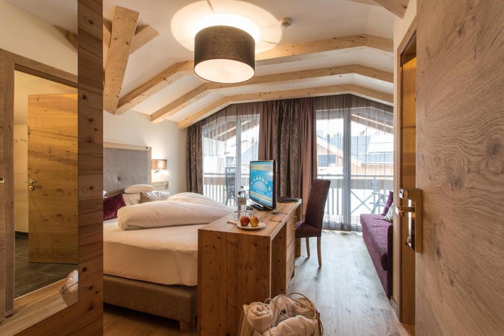 Postel nebo postele na pokoji v ubytování Hotel Bergblick 4 Sterne Superior