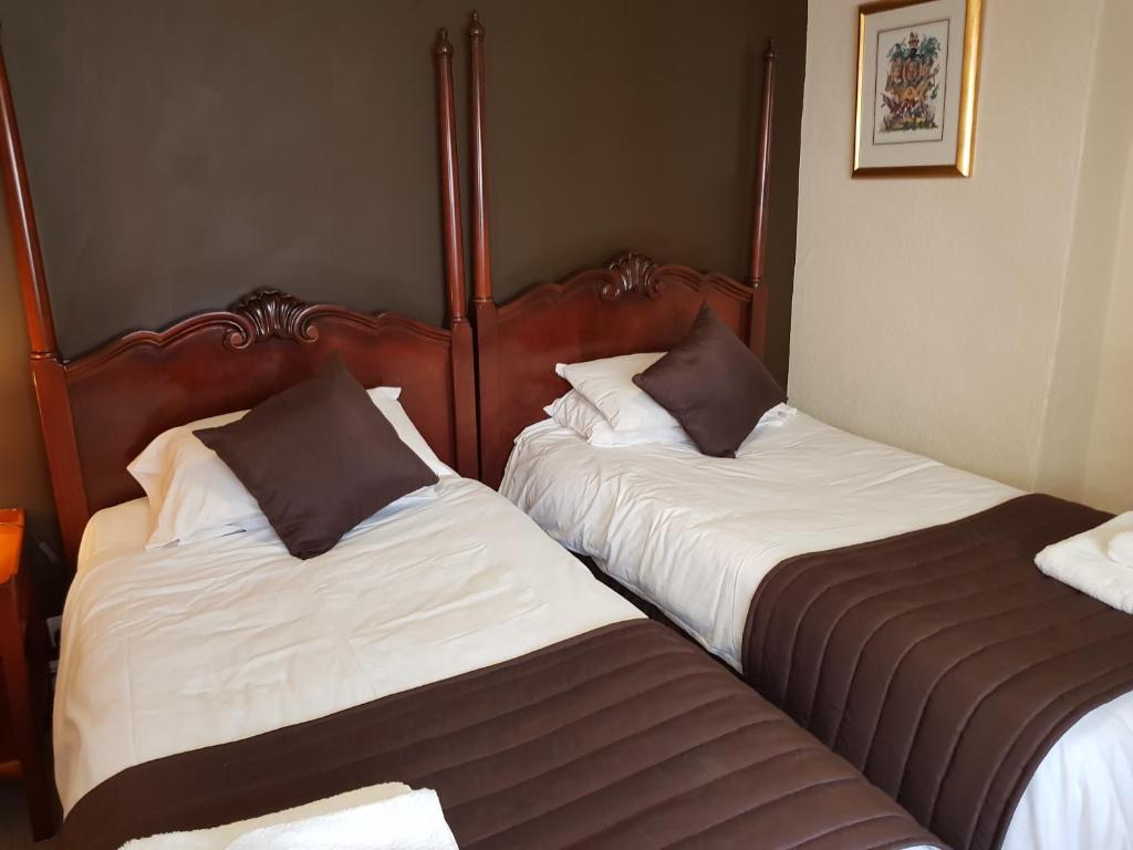 Postel nebo postele na pokoji v ubytování Old George Hotel