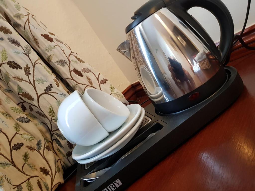 Příslušenství pro přípravu čaje a kávy v ubytování Old George Hotel