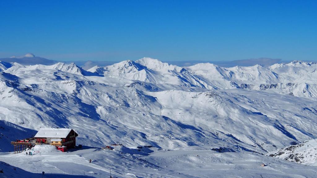Dernier étage avec vue sur les montagnes Emplacement Exceptionnel au cœur de Val Thorens Ski aux pieds Prestations incluses v zimě