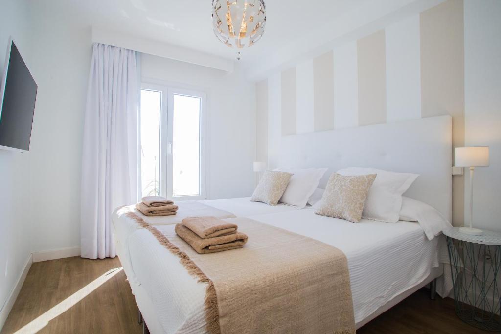 Postel nebo postele na pokoji v ubytování Flower beach suites 17