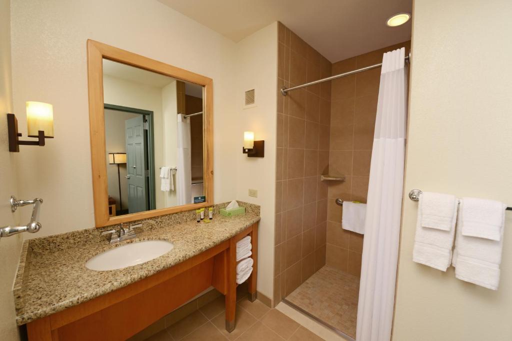 Great Wolf Lodge Colorado Springs - Queen Suite
