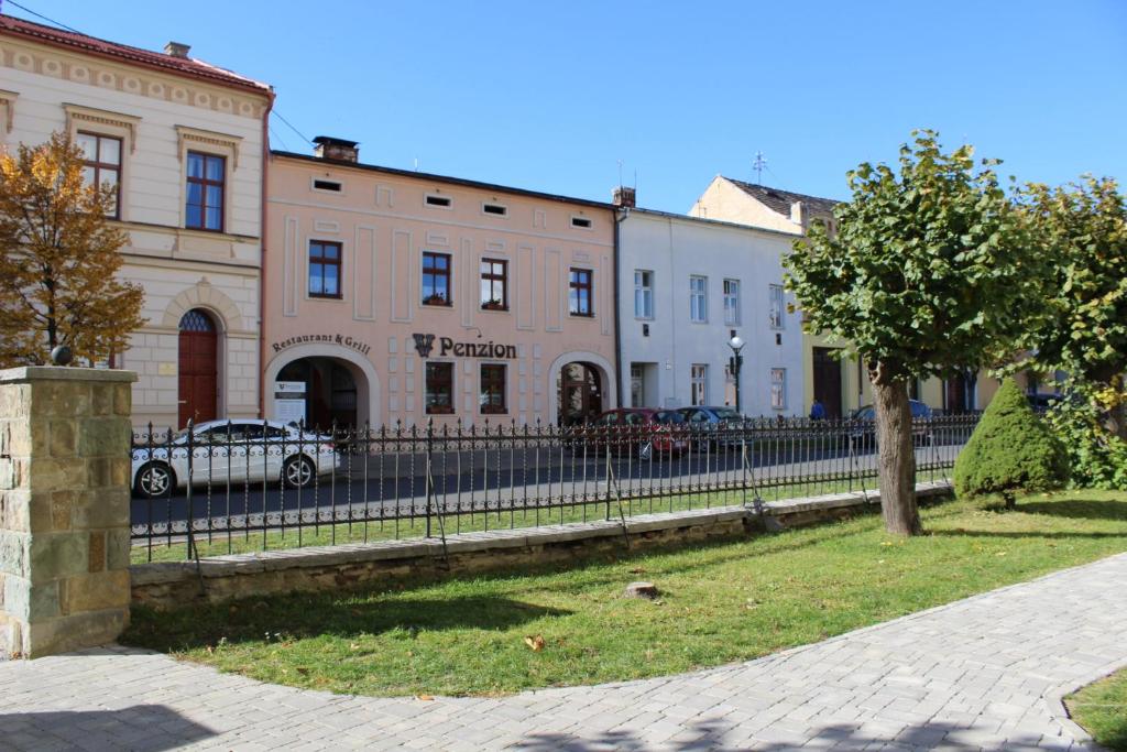 V Penzión - Housity