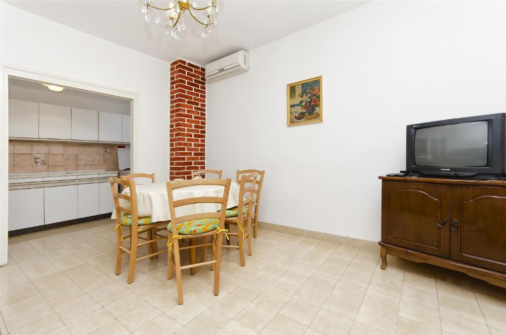 TV a/nebo společenská místnost v ubytování Apartment Niko