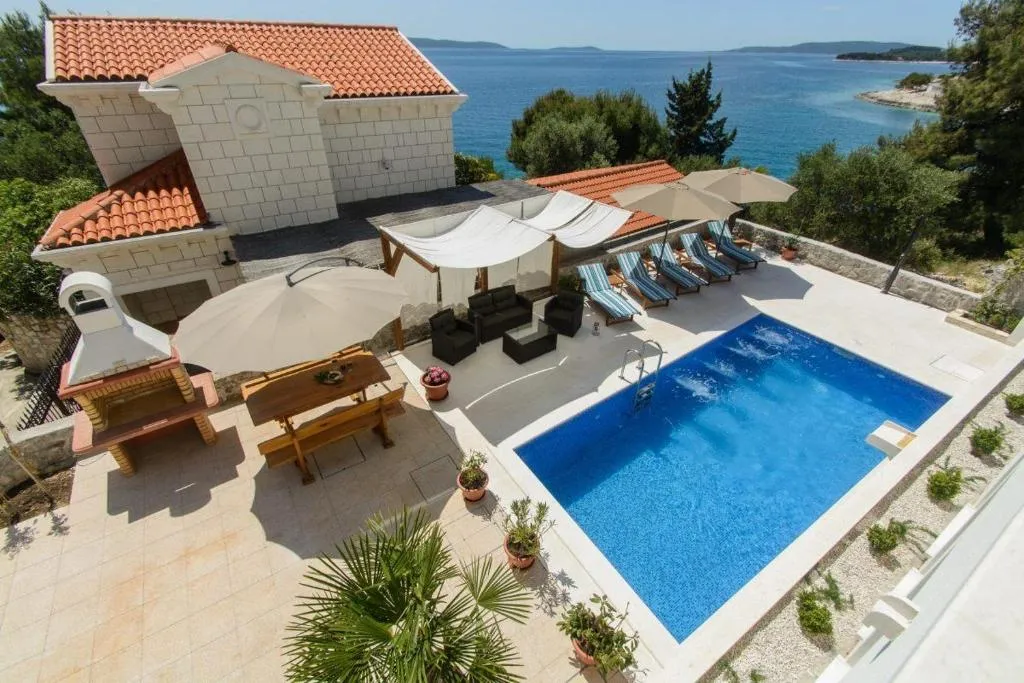 Seaside apartments with a swimming pool Rastici, Ciovo - 11092, Trogir, Croaţia