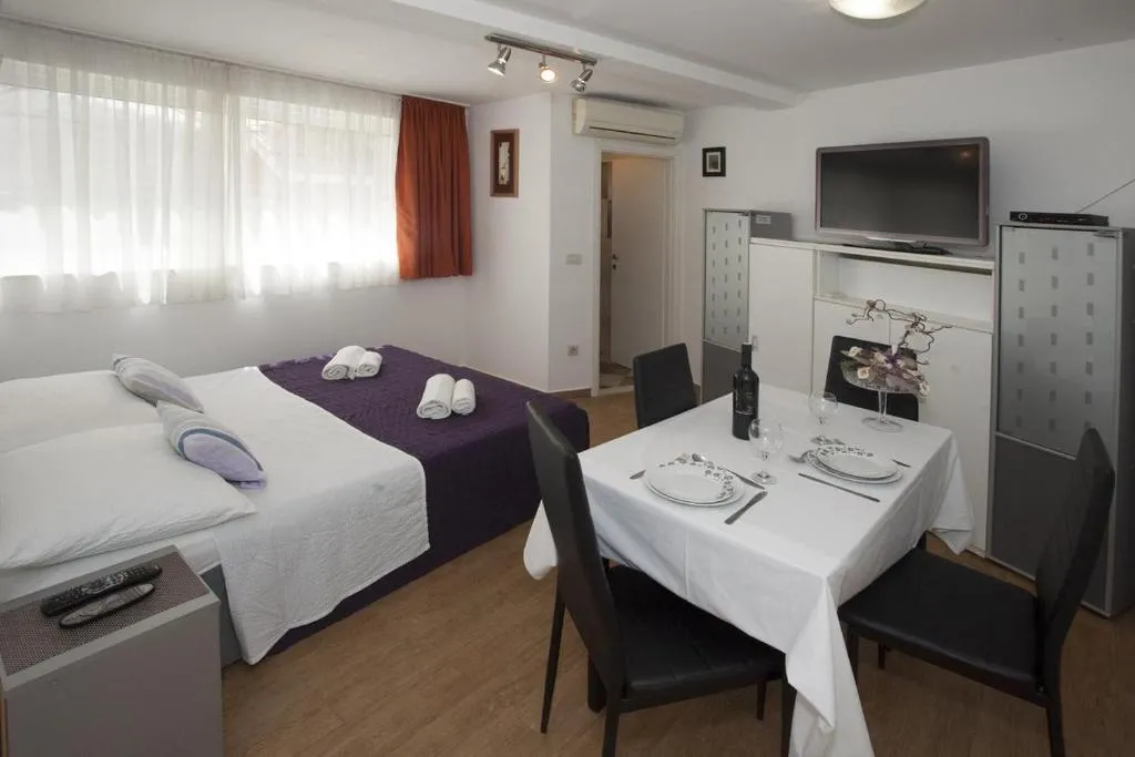 Apartments and rooms with parking space Split - 7598, Split, Croaţia