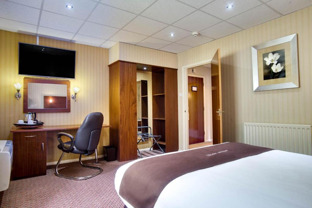 Apollo Hotel - Suite - Queen Bed
