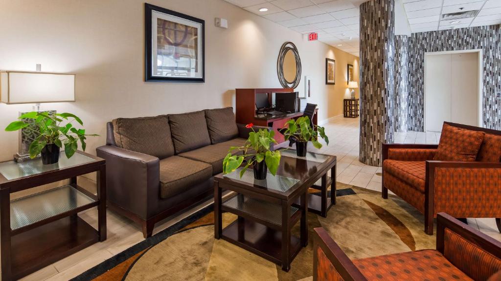 Best Western Airport Inn & Suites Cleveland photo