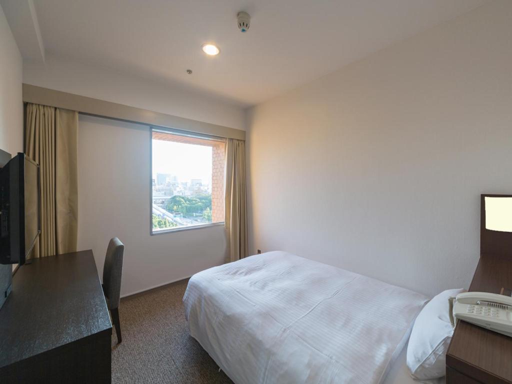Postel nebo postele na pokoji v ubytování KKR Hotel Nagoya