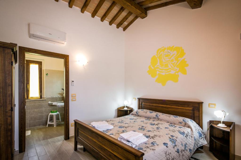 Agriturismo La Rosa Montefalco - Camera Doppia Con Bagno Privato