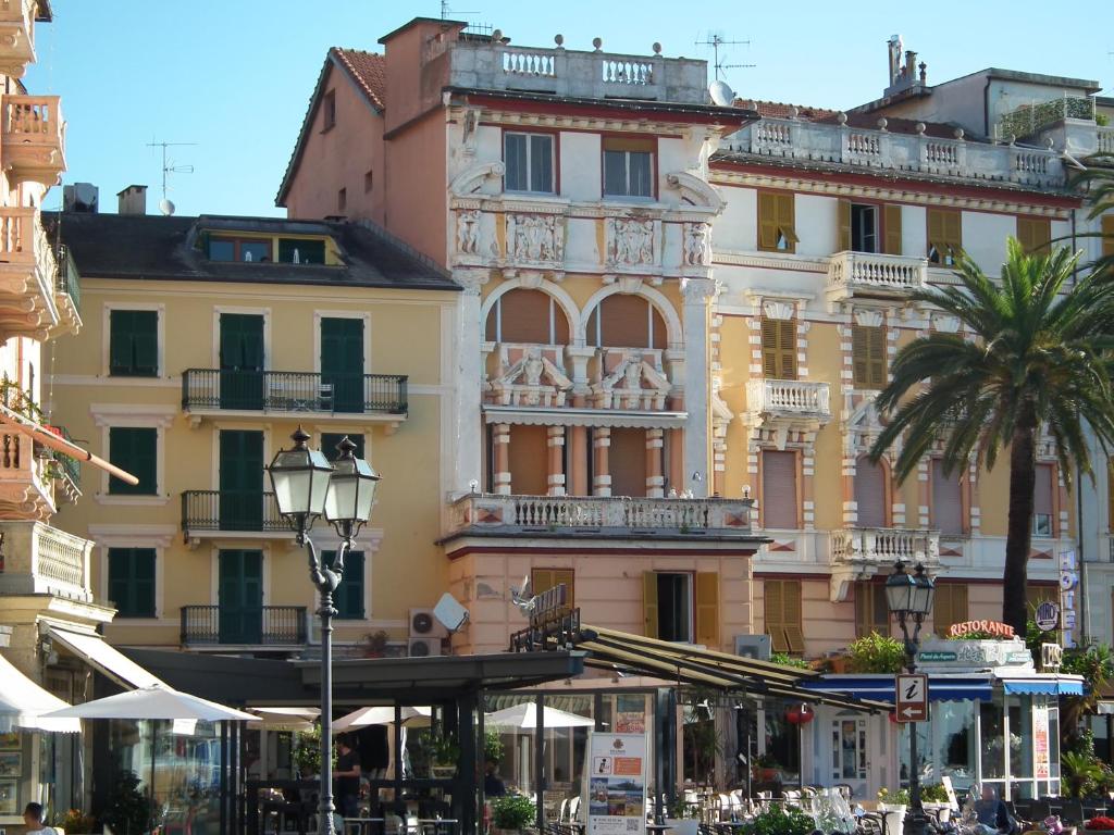 The building in which Az apartmant is located