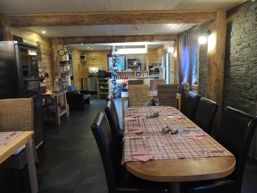 Posezení v ubytování Auberge "La Fourchette Paysanne"