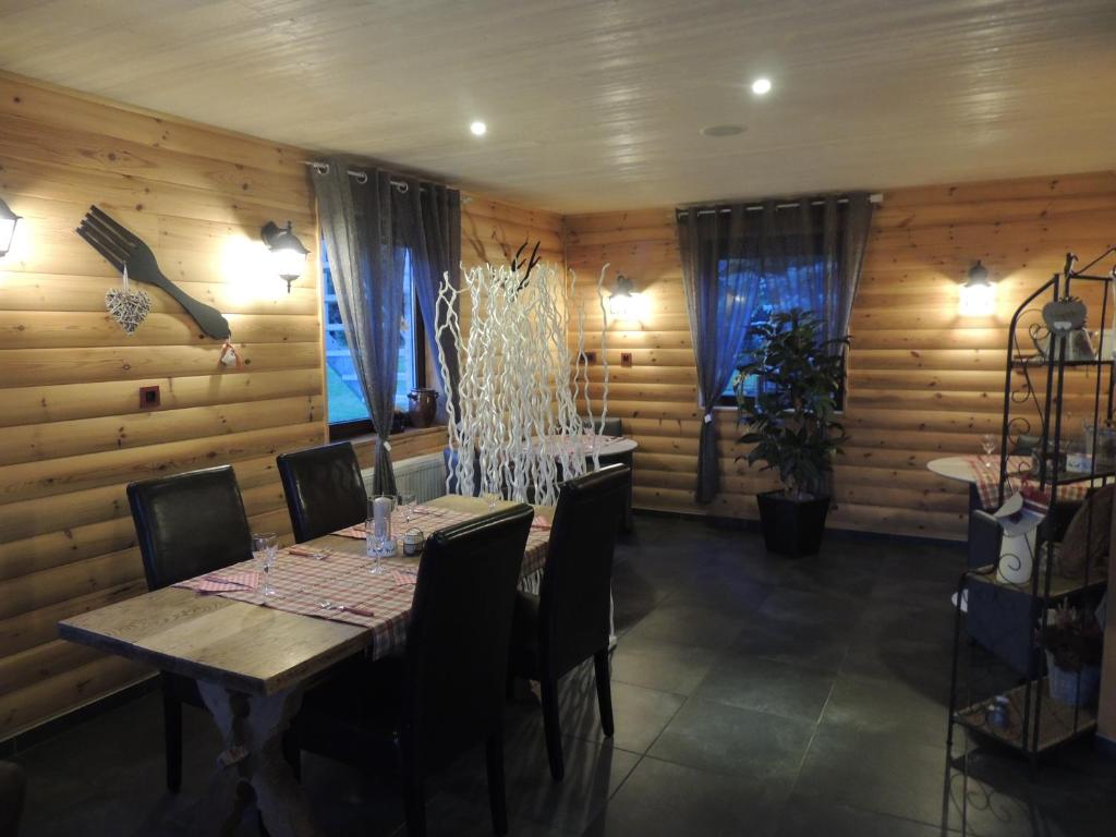 Restaurace v ubytování Auberge "La Fourchette Paysanne"