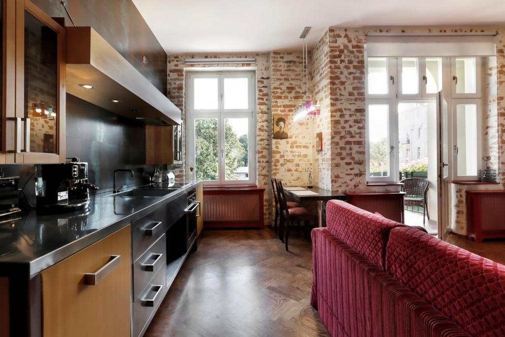 Kuchyňa alebo kuchynka v ubytovaní Parkowa Art Deluxe moj-sopot pl