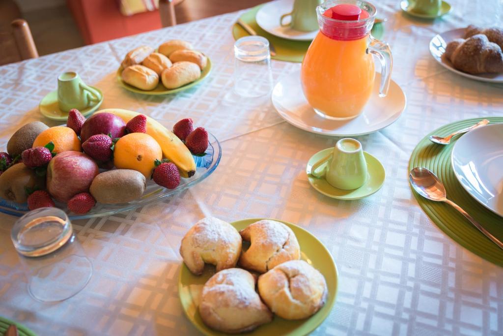 Jedlo v ubytovaní bed & breakfast alebo blízkom okolí