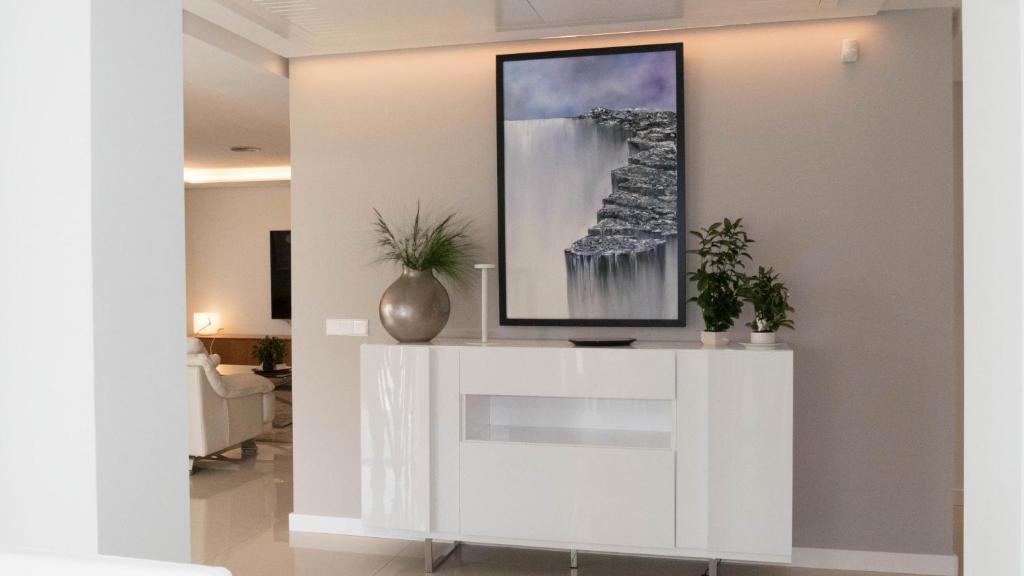 TV a/nebo společenská místnost v ubytování Villa Calma Luxury Villa