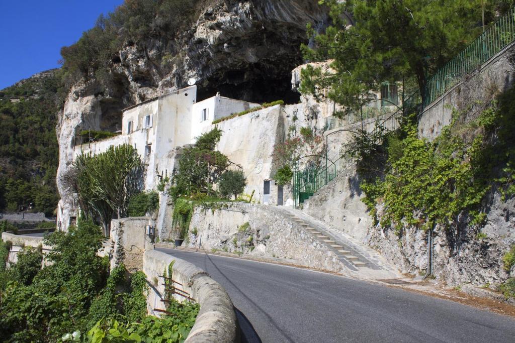 a road on a mountain with a building on the side at Badia Santa Maria de' Olearia in Maiori