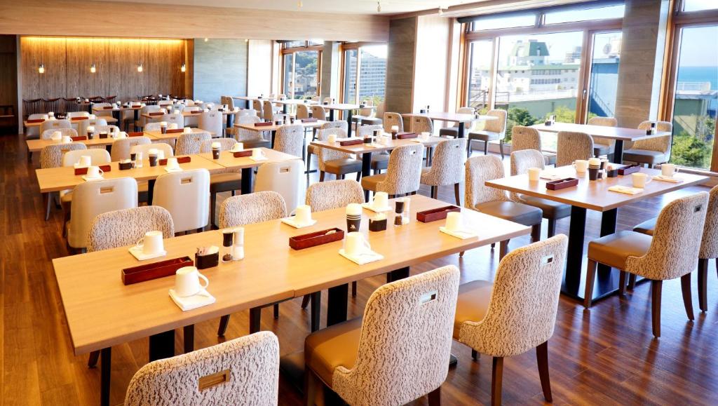 Restaurace v ubytování Nanki-Shirahama Marriott Hotel