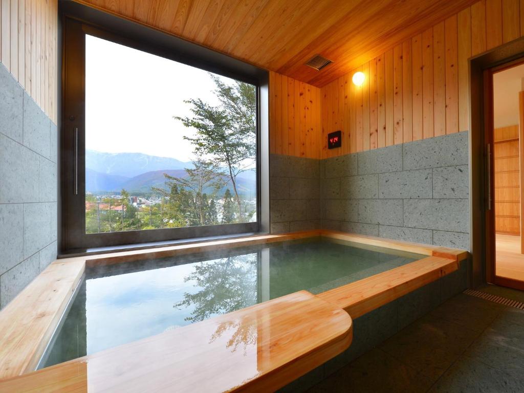 Bazén v ubytování Hakuba Highland Hotel nebo v jeho okolí