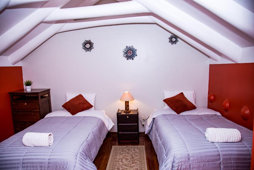 Postel nebo postele na pokoji v ubytování Kori Gems Inn