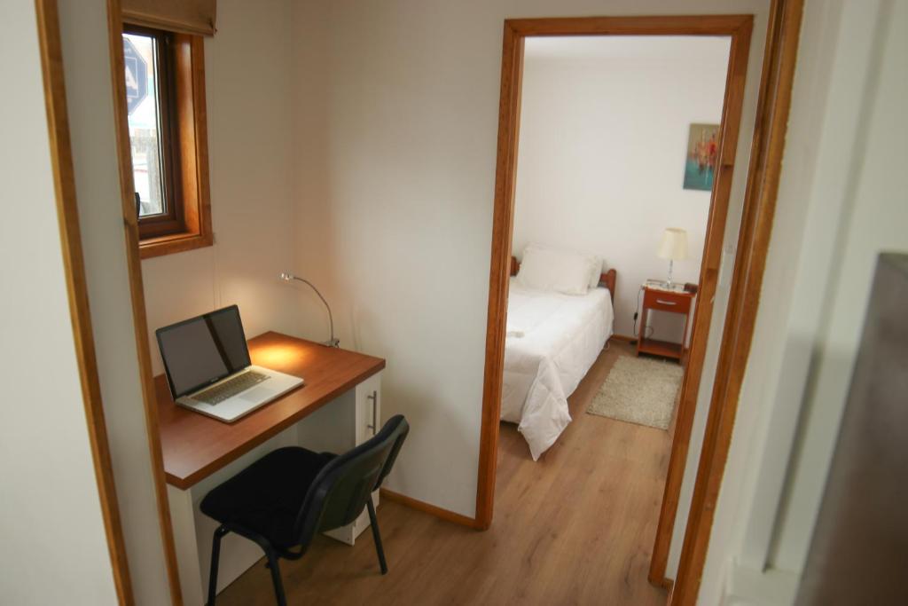 Cama o camas de una habitación en Hostal Cordillera