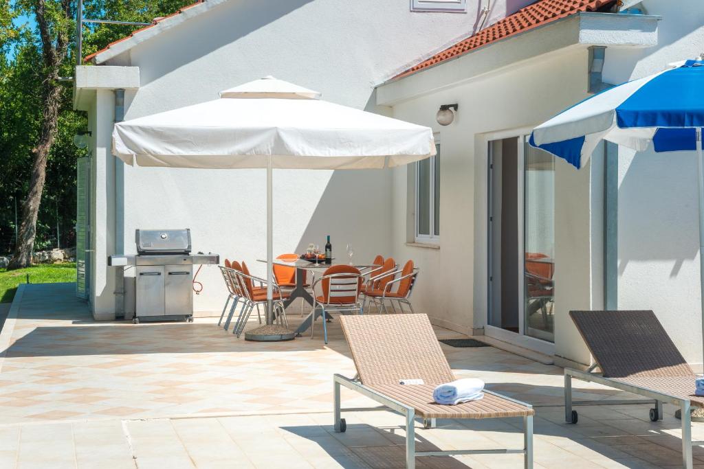 Patio alebo iná vonkajšia časť ubytovania Holiday Home Magud