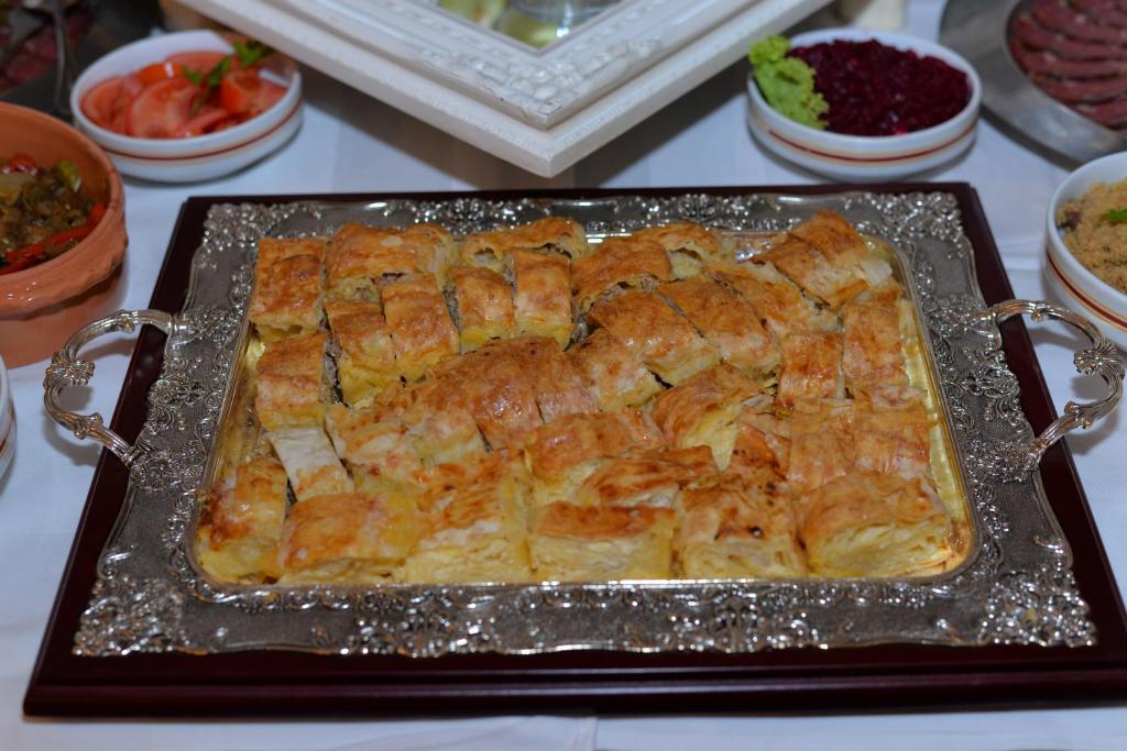 Makanan di atau berdekatan hotel