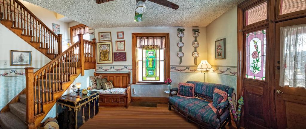Holden House 1902 Bed & Breakfast Inn - Suite Deluxe King