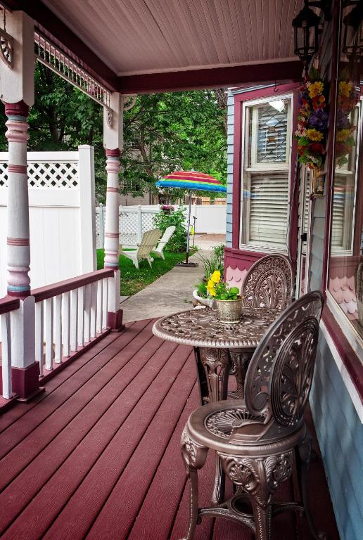 Holden House 1902 Bed & Breakfast Inn - Suite Deluxe Queen