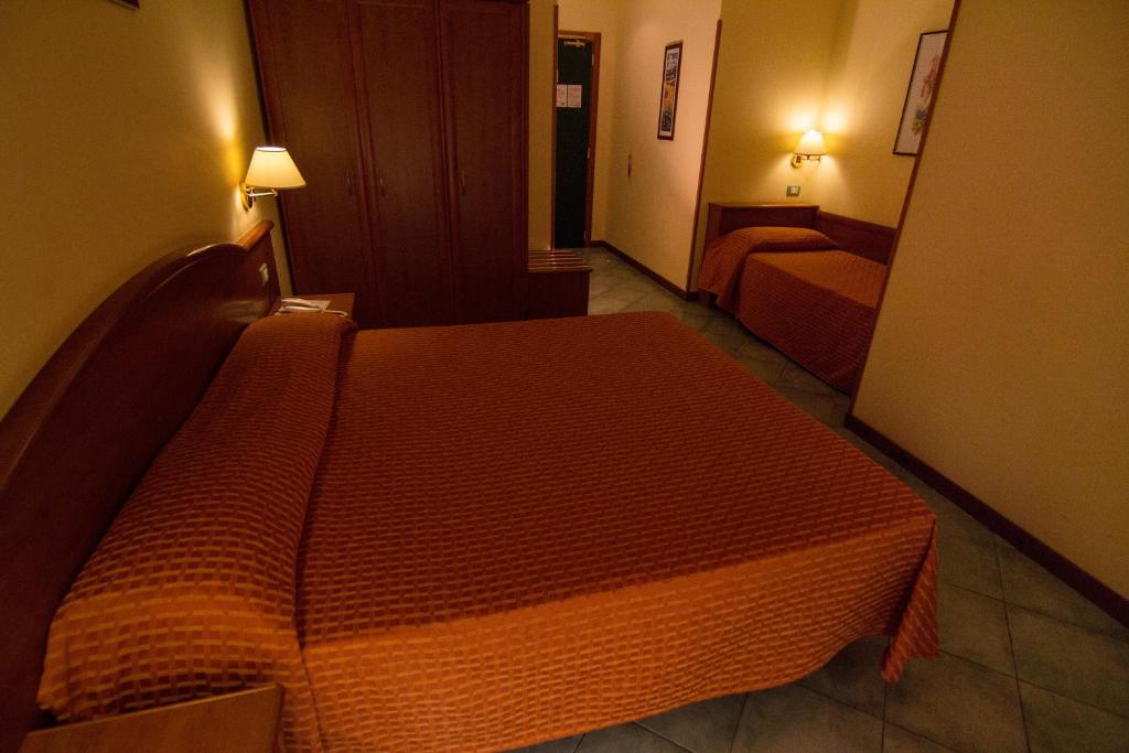 Postel nebo postele na pokoji v ubytování Hotel degli Amici