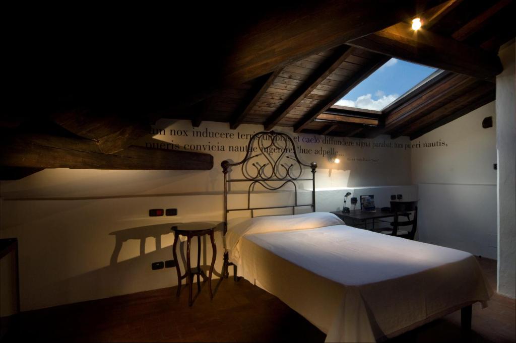 Postel nebo postele na pokoji v ubytování Foro Appio Mansio Hotel