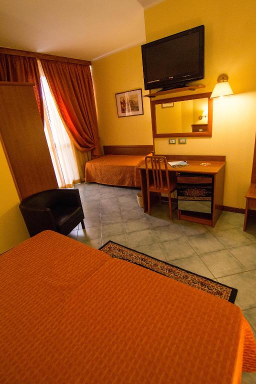 TV a/nebo společenská místnost v ubytování Hotel degli Amici